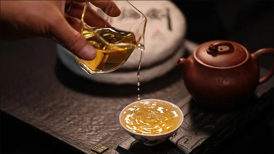 除了营养价值，普洱茶也有深厚的文化底蕴
